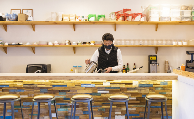 居心地のいいカフェ「自家焙煎Quasar coffee」