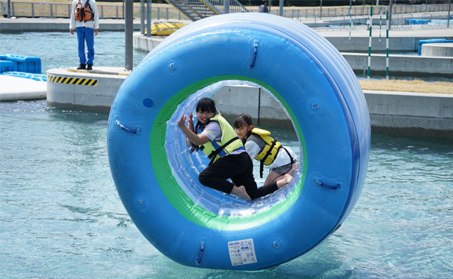 水辺や涼しい屋内で楽しむ夏のおでかけ〈カヌー・スラロームセンター〉特集