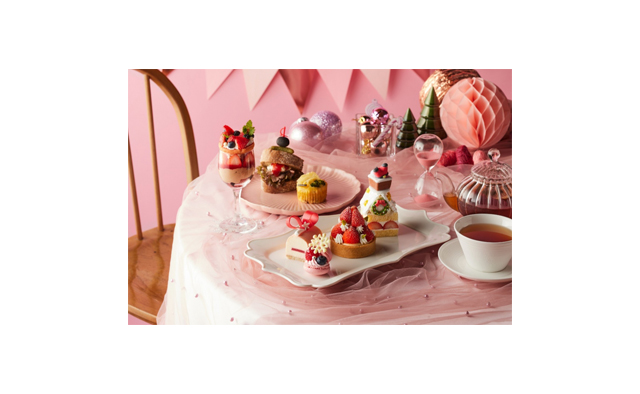 心ときめくクリスマススイーツがずらり。「グランドニッコー東京ベイ 舞浜」のオールデイダイニング「ル・ジャルダン」で「ウインターホリデーアフタヌーンティー」を提供