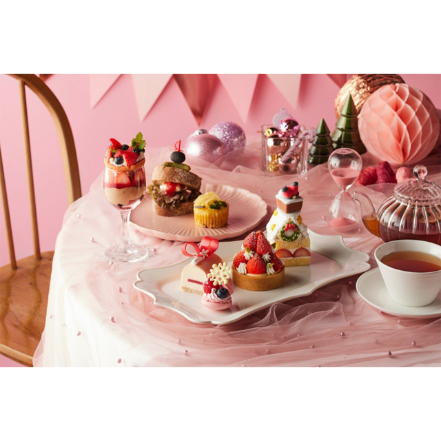 心ときめくクリスマススイーツがずらり。「グランドニッコー東京ベイ 舞浜」のオールデイダイニング「ル・ジャルダン」で「ウインターホリデーアフタヌーンティー」を提供